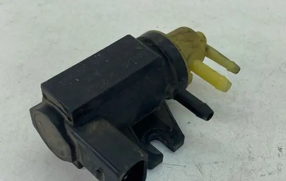 Volkswagen PASSAT B6 Turbo solenoid valve 1K0906627A 700866800