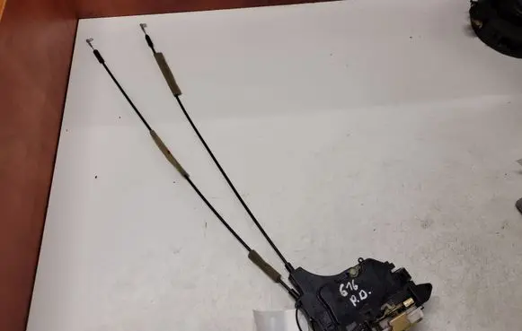 Mitsubishi Grandis Front door lock
