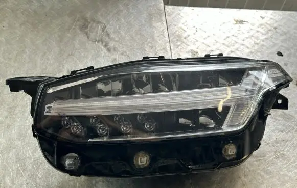 Volvo XC90 Headlight/headlamp 31655157