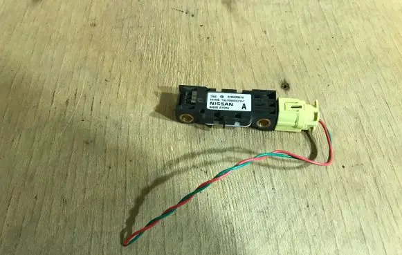 Nissan Primera Airbag deployment crash/impact sensor 0285003019 98830AY00A