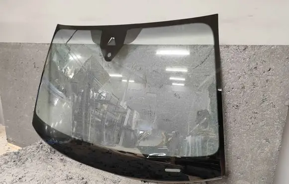 Audi Q2 - Front windscreen/windshield window 81A845099P