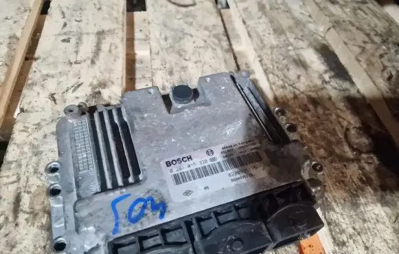Renault Trafic II (X83) Engine control unit/module 0281015330