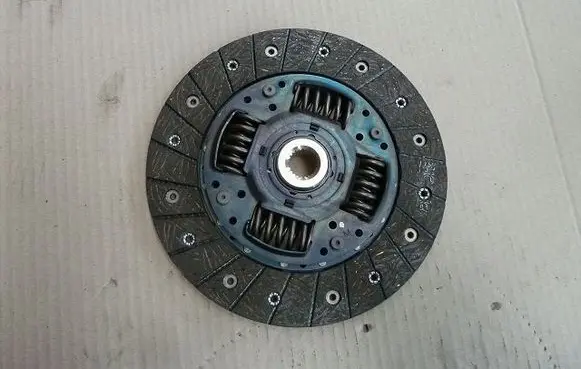 Opel Zafira C Clutch pressure plate 96951573-T