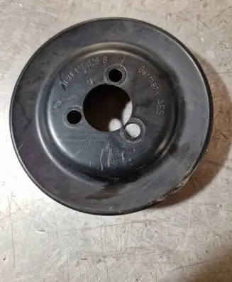Volkswagen Golf VI Crankshaft pulley 03G121028B