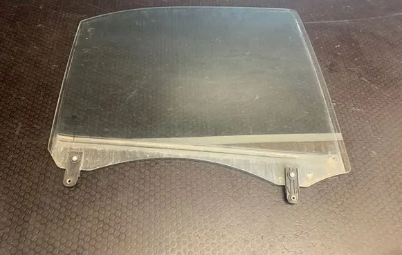 KIA Sorento Rear door window glass A004314 43R00240 DOT184AS2M435