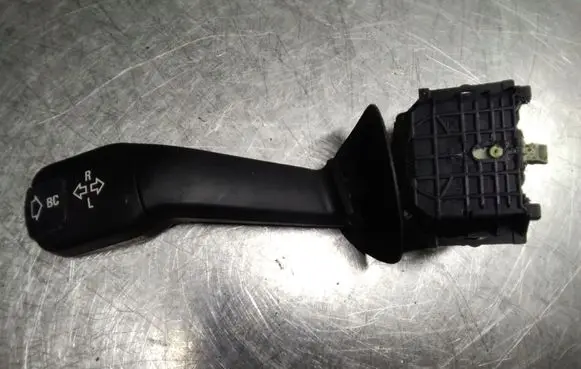 BMW 5 E39 Indicator stalk 8352172