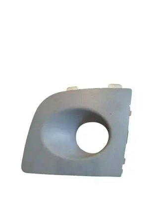 Subaru Impreza I Front fog light trim/grill