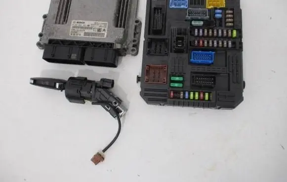 Peugeot 308 Engine ECU kit and lock set 0281035332