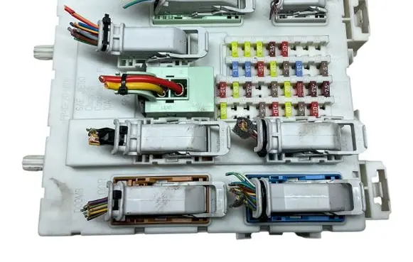 Ford Focus Fuse module DV6T14A073DK EM5T14014DBA