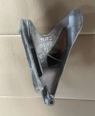 Volkswagen Transporter - Caravelle T6 Engine mounting bracket 7E0199343B