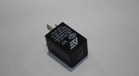 Audi A4 S4 B5 8D Other relay 7M0959627B 95VW10E887BA 5HE00753701