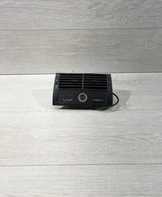 Rear air vent grill