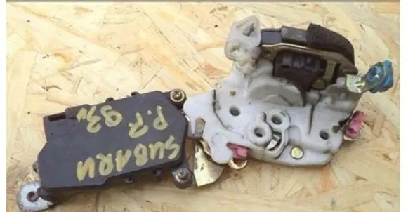 Subaru Impreza I Front door lock