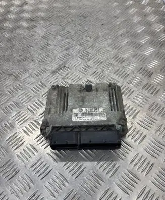 Volkswagen PASSAT B7 Engine control unit/module 06J907309B 0261S06014