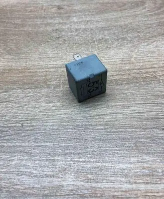 Volkswagen Golf IV Other relay 141951253B 20240072