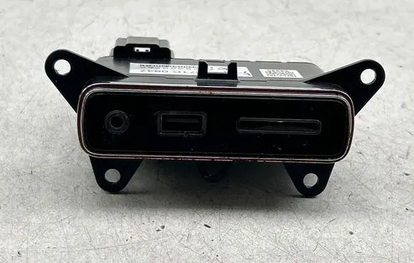 Dodge Durango III USB socket connector 68289895AA