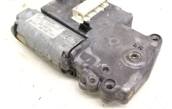 Volkswagen Golf III Sunroof motor/actuator 3A0959731B 0390201614