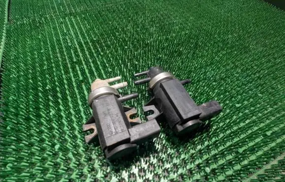 Audi A3 S3 8L Turbo solenoid valve 1J0906627B 1J0906627