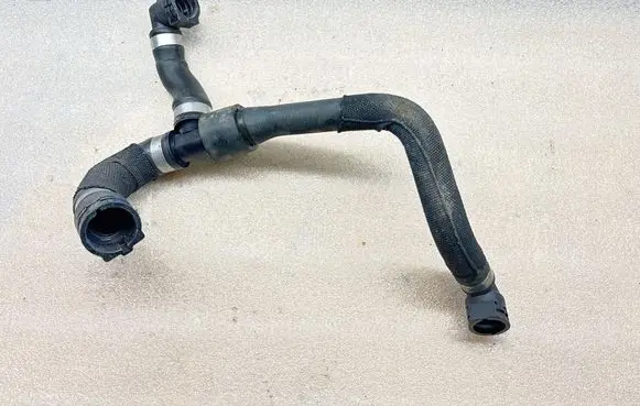 Engine coolant pipe/hose