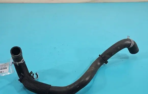 Engine coolant pipe/hose