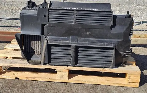 Ford Focus Radiator set BM518475CF CV618005VA CV619L440VC
