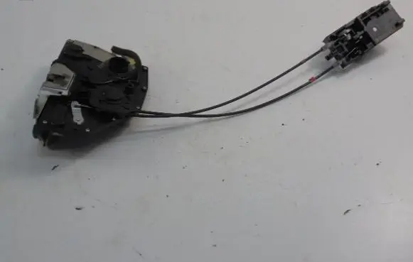 Suzuki SX4 Front door lock 