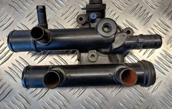 Thermostat/thermostat housing