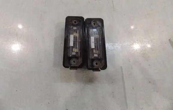 Volkswagen Golf V Rear light trim 