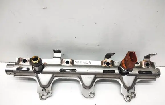 Audi Q3 8U Fuel main line pipe 06J133317AB