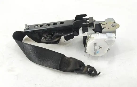 Mercedes-Benz C W204 Front seatbelt 34074002F A2048600988 34032399