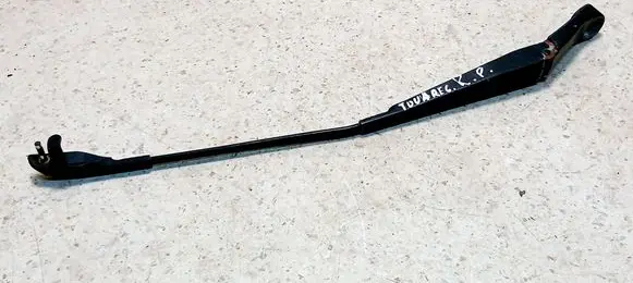 Front wiper blade arm