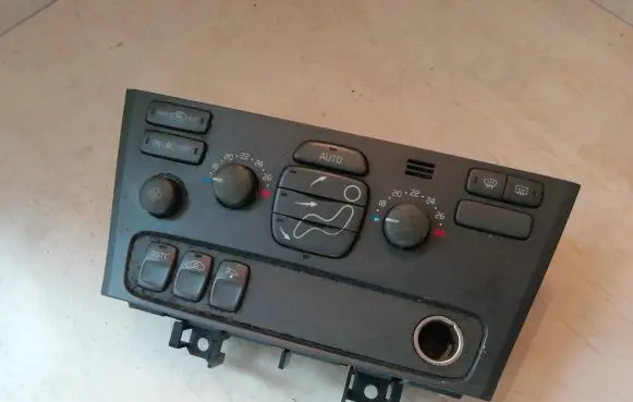 Volvo V70 Climate control unit 7923