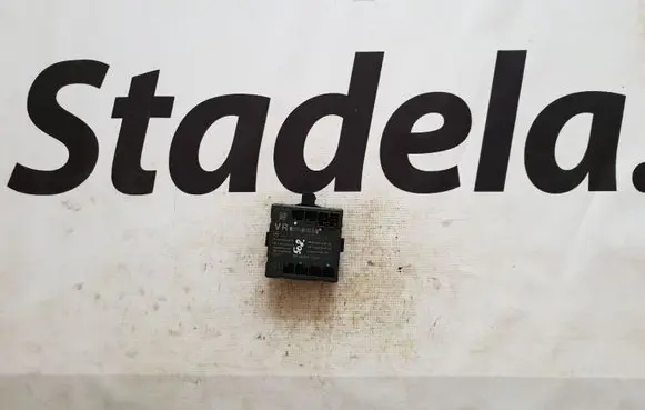 Mercedes-Benz C W204 Door control unit/module A2048704426 2048704426