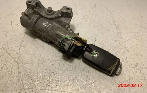 Skoda Superb B5 (3U) Ignition lock 4B0905851C