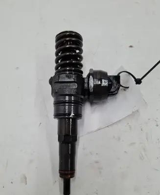 Volkswagen Golf Plus Fuel injector 038130073BN 0414720313