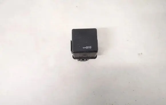 Volvo S40, V40 Other relay mb953381 v23134-b52-x240