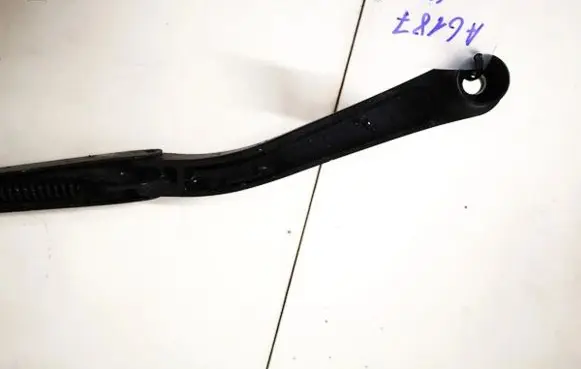 Chrysler 300 - 300C Front wiper blade arm