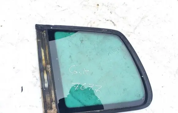 Volkswagen Touran I Rear side window