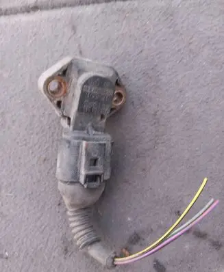 Volkswagen Golf IV Turbo air boost pressure sensor 038906051 0281002177