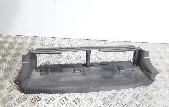 Ford Focus Intercooler air guide/duct channel BM518312A