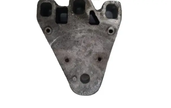 Engine mounting bracket