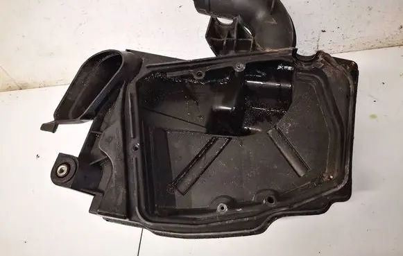 Volvo C30 Air filter box 6652A
