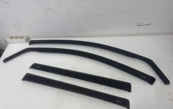 Volkswagen Touareg I Front door wind deflector 