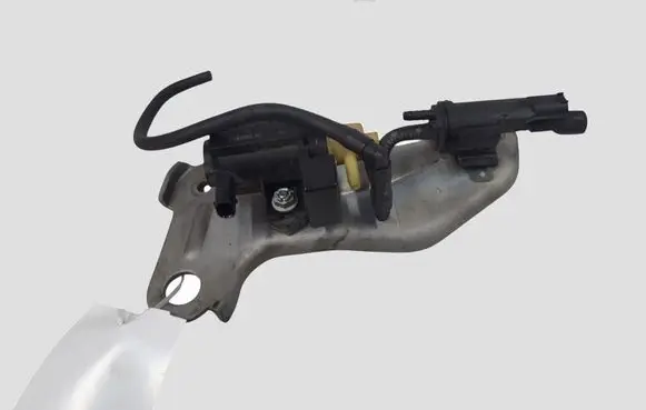 Mercedes-Benz B W246 W242 Turbo solenoid valve A0101531328 70078210