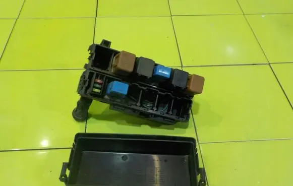 Nissan Pathfinder R51 Fuse box set BEZPIECZNIKOW 15AB39 48242D24DBD0465A91