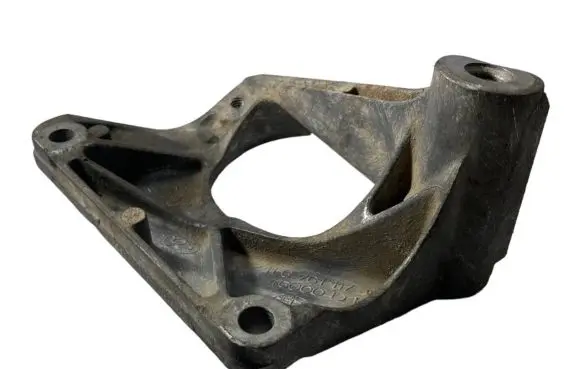BMW 5 E60 E61 Engine mounting bracket 6761117 22116761117