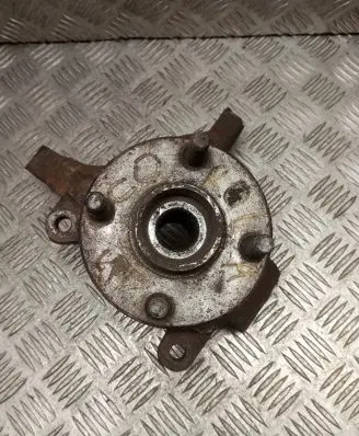 Toyota Corolla E110 Front wheel hub