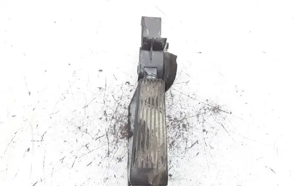 Mercedes-Benz C W203 Accelerator throttle pedal A2113000404