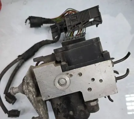 Mercedes-Benz A W169 ABS Pump 0265202461 A0044310912