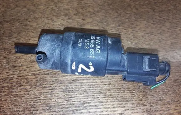 Audi A6 S6 C5 4B Windscreen/windshield washer pump 1J5955651